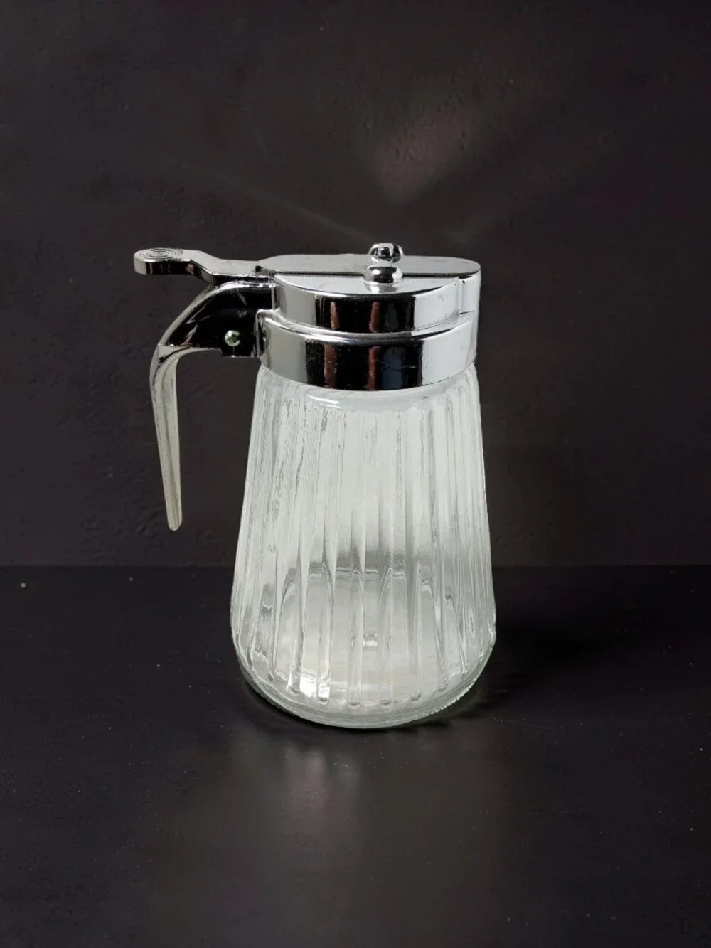 Vintage Anchor Hocking 1960s drip stop Plastic Lid Style Ribbed Clear Glass, Syr